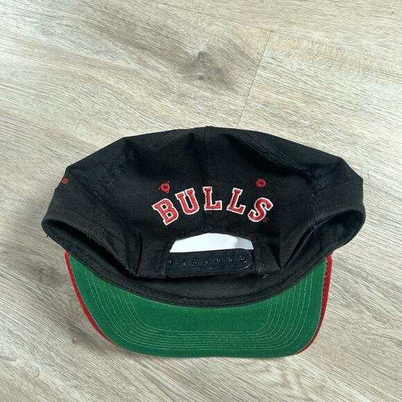 VTG Chicago Bulls Snapback Hat NBA Basketball Jordan Youngan Black Red Cap - Picture 6 of 8
